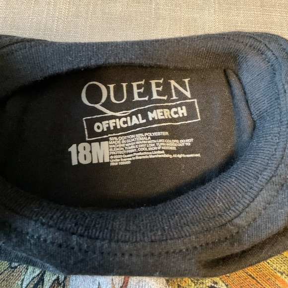 Que Black Graphic Kids Tee - Picture 4 of 4